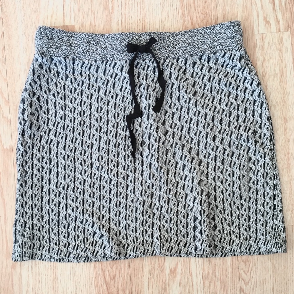 LOFT Black & White Knit Jogger Mini Skirt S